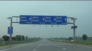 Driving on the Yamuna Expressway Delhi to Agra in two hours [upl. by Adelia]