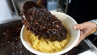 4000원짜리 짜장면  korean black noodle  jjajangmyeon  korean street food [upl. by Arakaj]