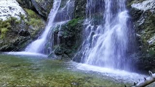 Wasserfallgeräusche zur Entspannung und zum Einschlafen 🎧 Naturgeräusche ohne Musik [upl. by Doughty301]